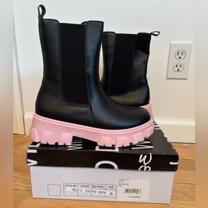 Black Wild Diva Leather Boots Women’s 8 never worn
Flexible!